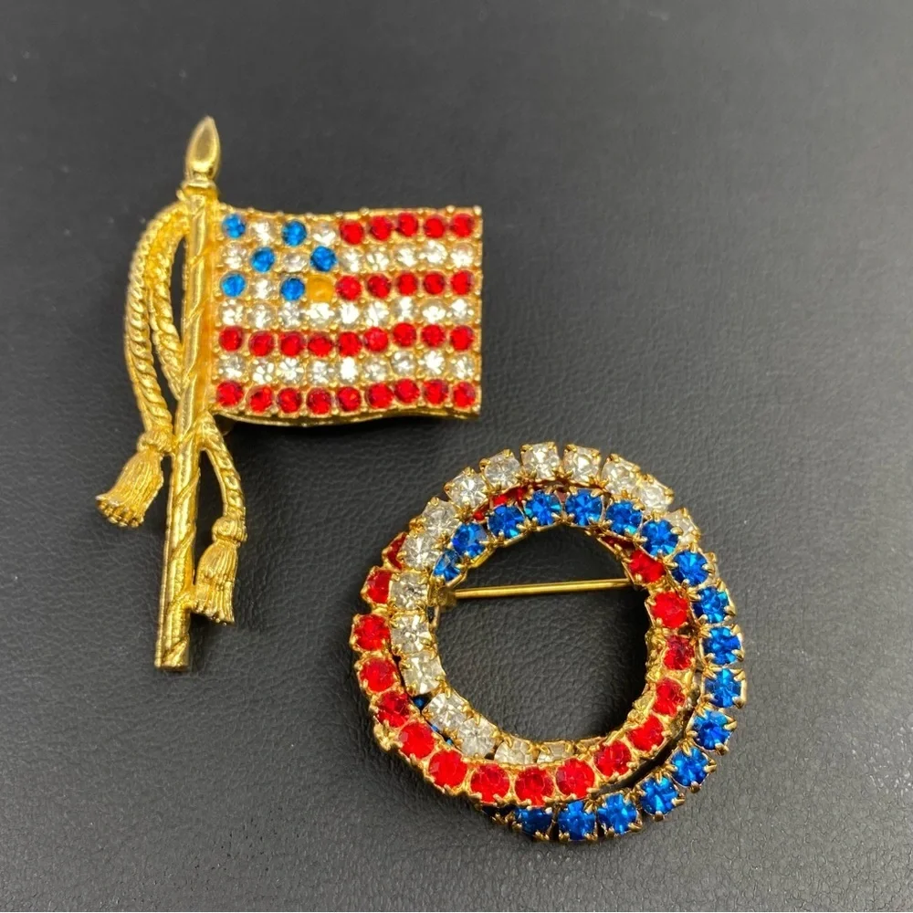 Vintage Rafaelian Rhinestone American Flag With Wreath Brooch Set Patriotic